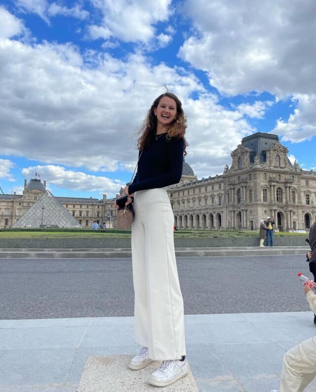 Finally, we end our @wfuniversity major declaration week with a profile of Avalyn, a senior double major in HES and French Studies. Avalyn also participated in the fall program in Dijon and wanted to share a fun memory from her semester abroad.

« One of my favorite memories as a French Studies student was during my time abroad in Dijon, France. It was Halloween in Dijon, however, the French don’t really celebrate this holiday, so all the other 9 students from Wake came over to my host family’s house. We ended up playing games, making Nutella crêpes, and watching a Halloween movie. It was definitely a highlight and a great opportunity to bond with my host family and welcome them into this funny American tradition. » 🎃

Swipe left to see more photo memories from Avalyn’s semester in France, on WFU group excursions in Burgundy and Provence! ☀️ 🍇 🍷 

#WFU26, have you declared yet? Log in to WIN if not!